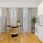 Tempus Te Aparts With Balcony Apartment *